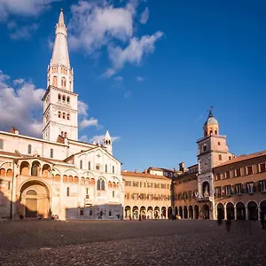 Moderna , Modena Italia